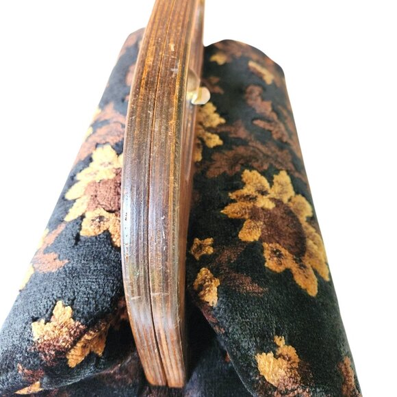 Vintage Floral Tapestry Handbag With Wooden Handle & Brass Clasp Closure - Picture 9 of 16